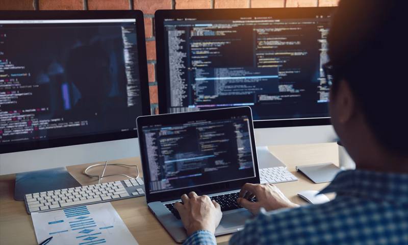 数据科学选型：R与Python如何赋能运城网站建设？